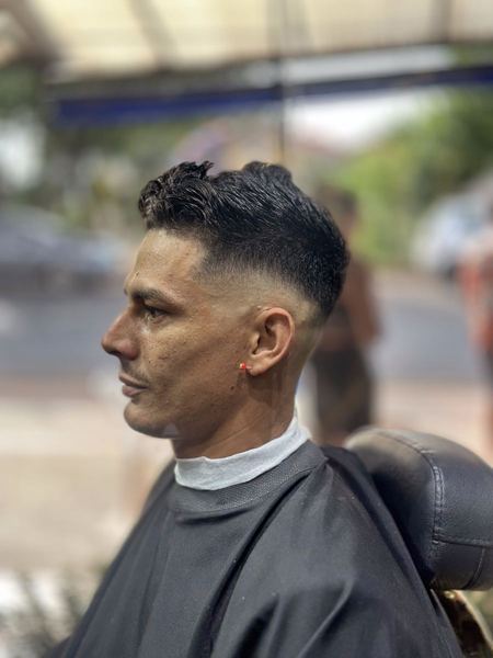 Corte com degradê e topo texturizado – Style Cutz Barber