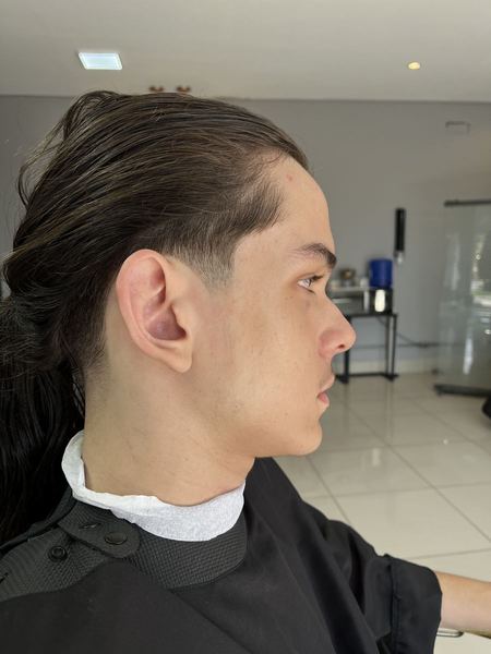 Cabelo longo com laterais batidas – Style Cutz Barber